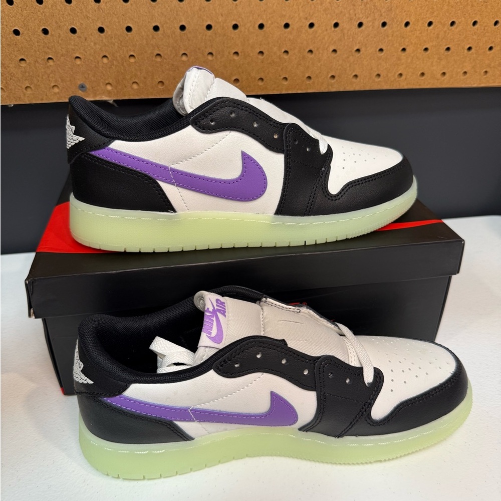 Nike Kids Low-Top Sneakers in Black, White & Purple